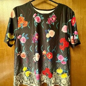 $99 Johnny Was Split Back Athletic Top Size L Black Floral